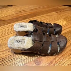 UGG leather sandals with leather linings and rubber outsole